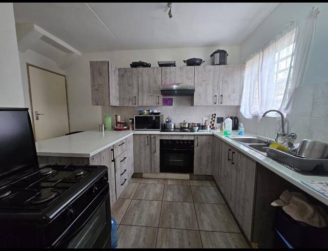 2 BEDROOM TOWNHOUSE FOR SALE IN ANNLIN